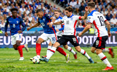 法国、英格兰、德国等欧洲强队球员在比赛中激烈拼抢