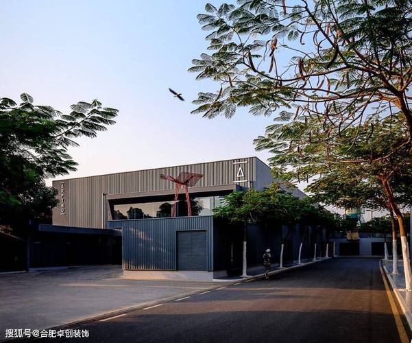 合肥工厂办公室爆改实录 当工业废墟披上赛博锈甲，连路灯都是心跳节奏